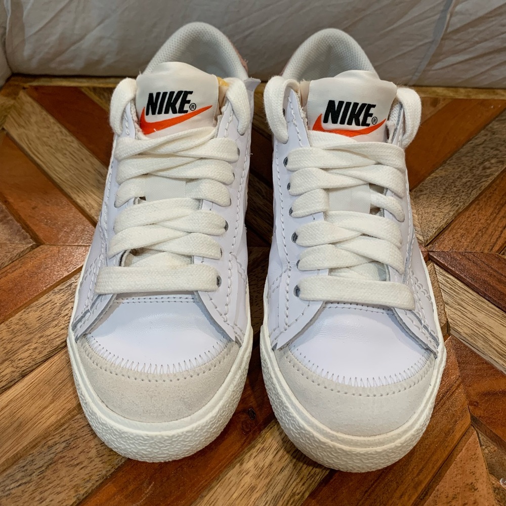 Nike Blazer low sneakers // size 7